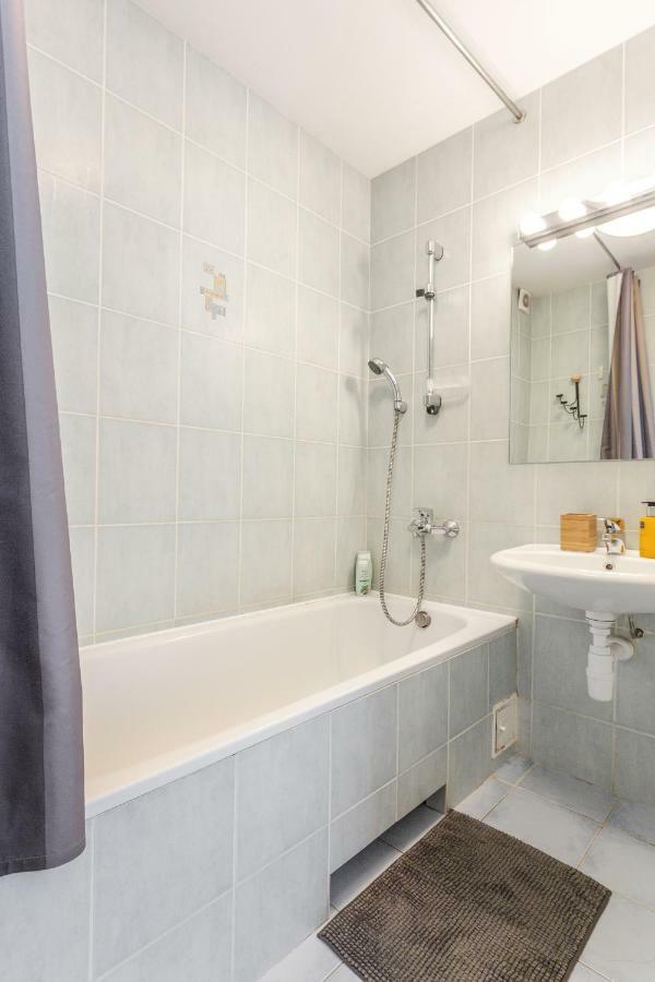 #stayhere - Spacious & Bright 1bdr Shopping District Apartment *