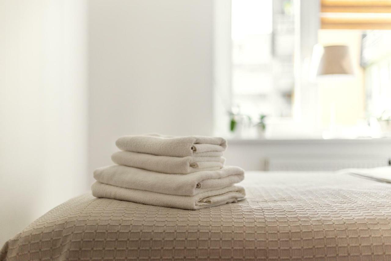 #stayhere - Spacious & Bright 1bdr Shopping District